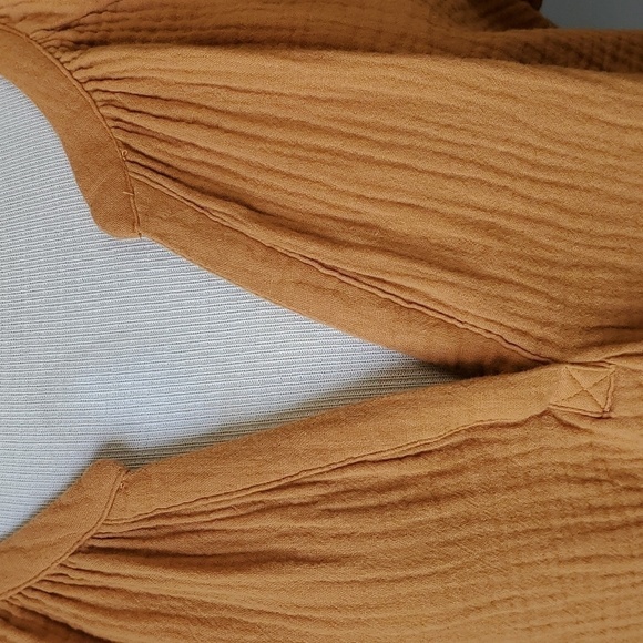 UNIVERSAL THREADS TOP. size XL, mustard tan color. Ruffle sleeves. Gauze cotton - Picture 2 of 9